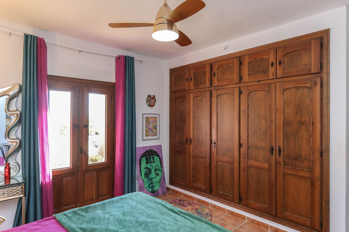 4 Bed Townhouse for sale in Alozaina Costa Del Sol, Málaga, Spain