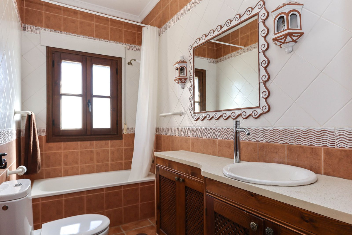 4 Bed Townhouse for sale in Alozaina Costa Del Sol, Málaga, Spain