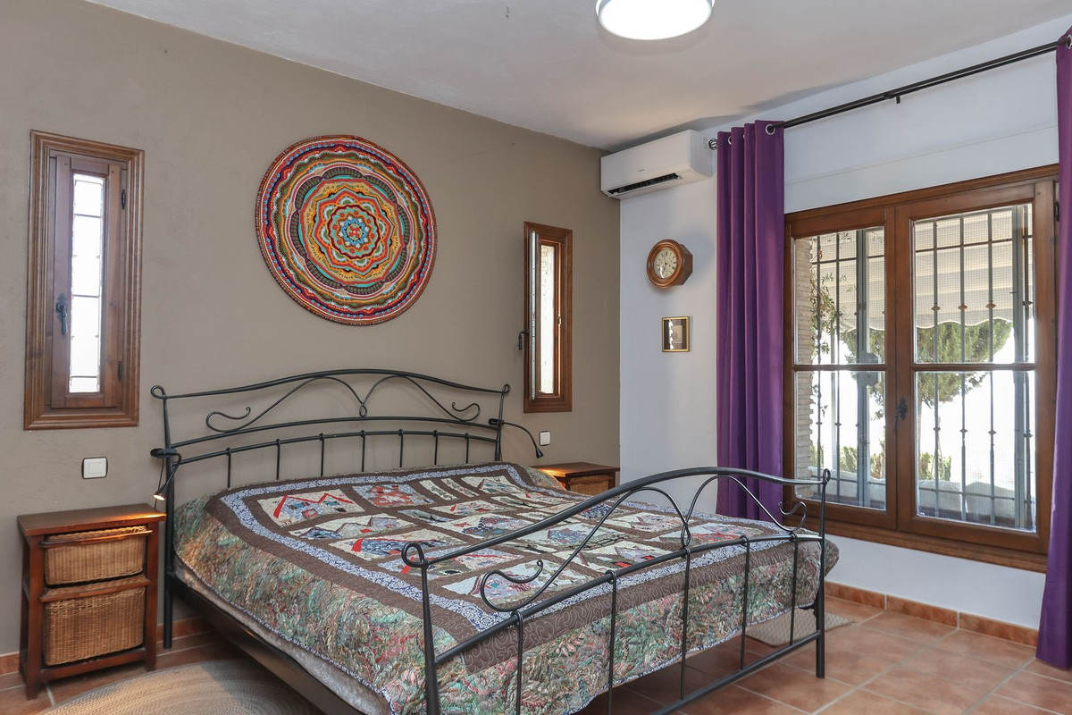 4 Bed Townhouse for sale in Alozaina Costa Del Sol, Málaga, Spain
