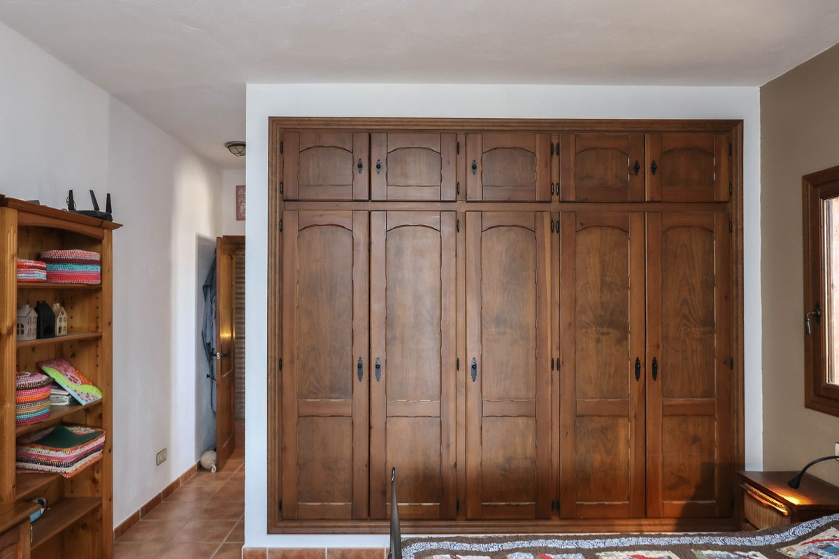 4 Bed Townhouse for sale in Alozaina Costa Del Sol, Málaga, Spain