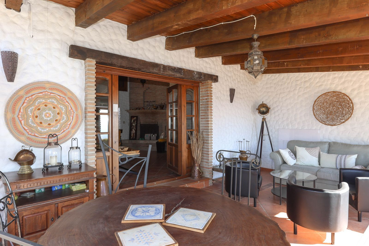 4 Bed Townhouse for sale in Alozaina Costa Del Sol, Málaga, Spain