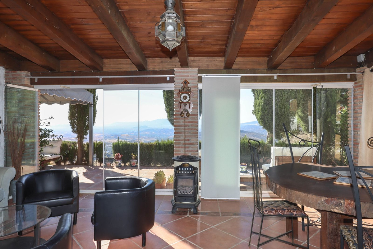 4 Bed Townhouse for sale in Alozaina Costa Del Sol, Málaga, Spain