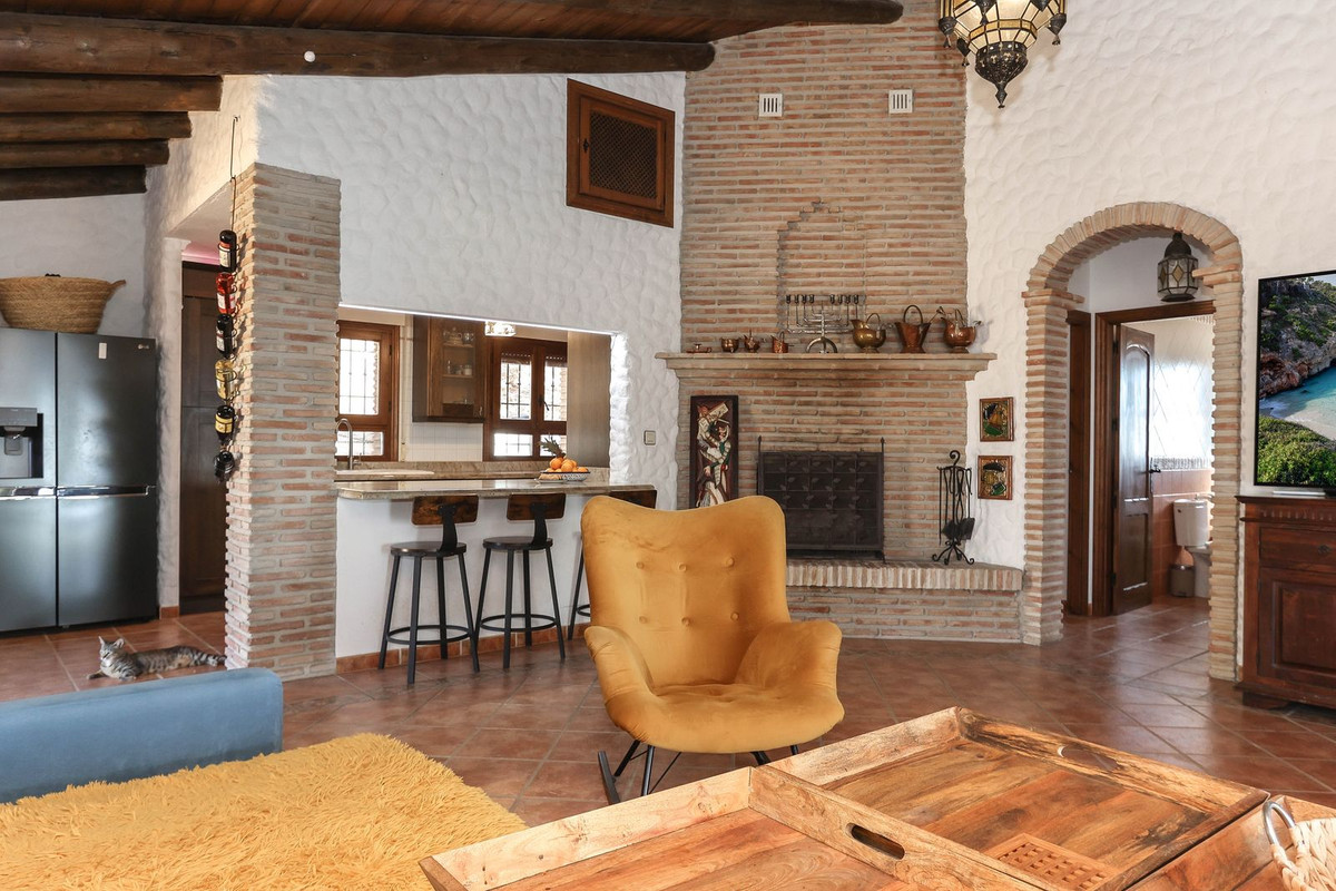 4 Bed Townhouse for sale in Alozaina Costa Del Sol, Málaga, Spain