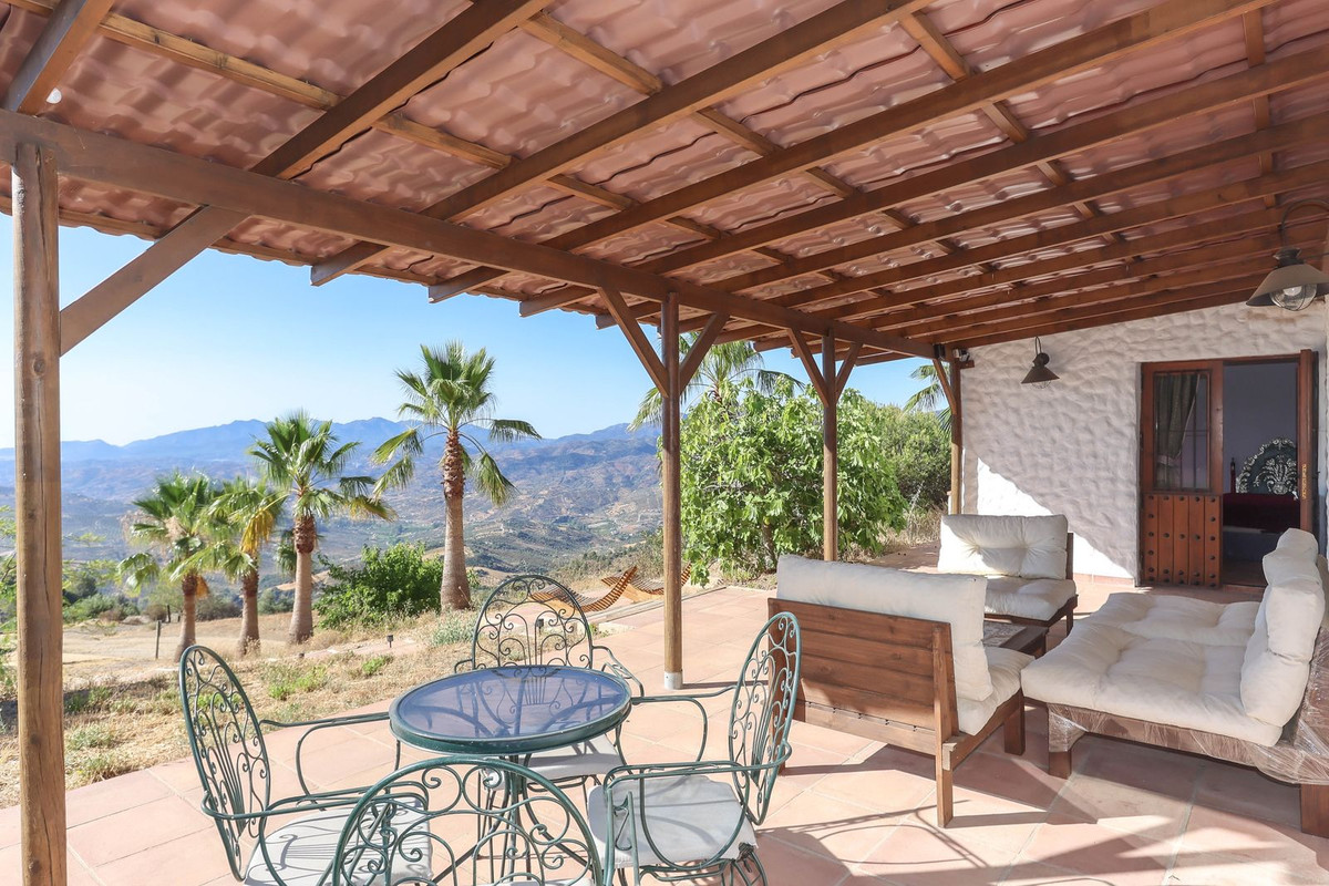 4 Bed Townhouse for sale in Alozaina Costa Del Sol, Málaga, Spain