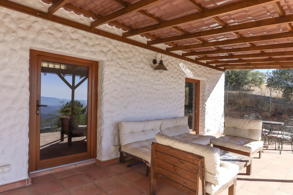 4 Bed Townhouse for sale in Alozaina Costa Del Sol, Málaga, Spain