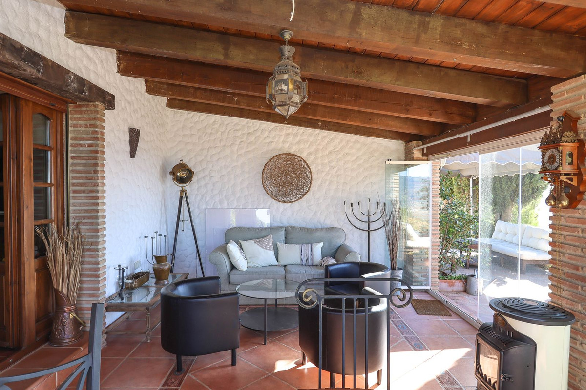 4 Bed Townhouse for sale in Alozaina Costa Del Sol, Málaga, Spain