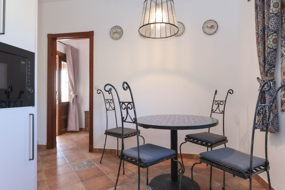 4 Bed Townhouse for sale in Alozaina Costa Del Sol, Málaga, Spain