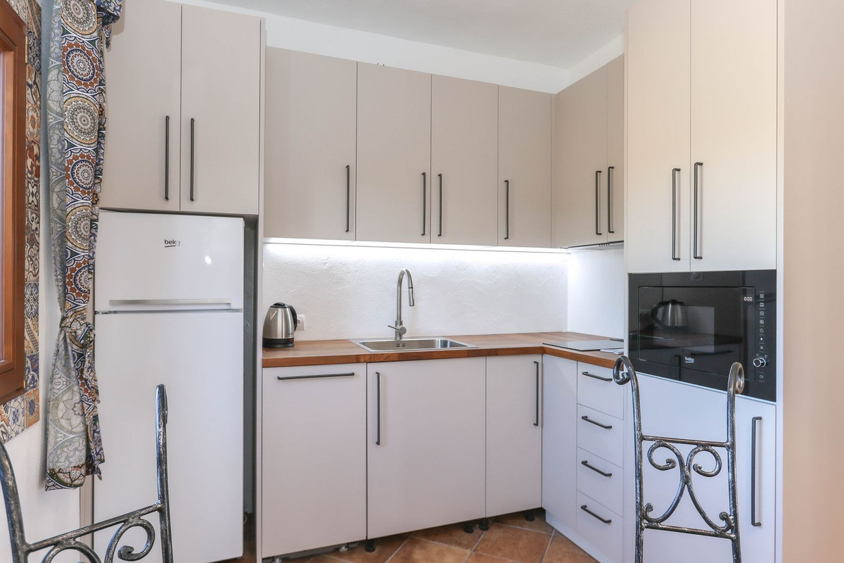 4 Bed Townhouse for sale in Alozaina Costa Del Sol, Málaga, Spain