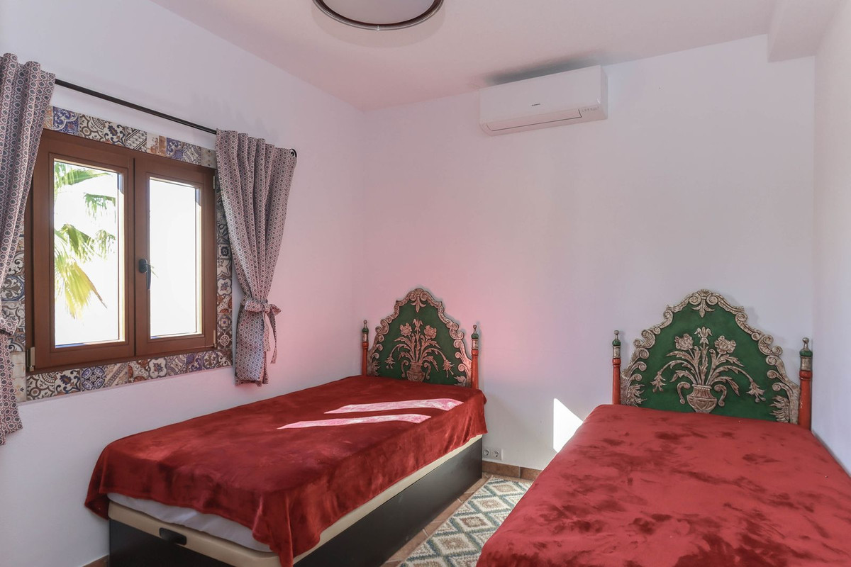 4 Bed Townhouse for sale in Alozaina Costa Del Sol, Málaga, Spain