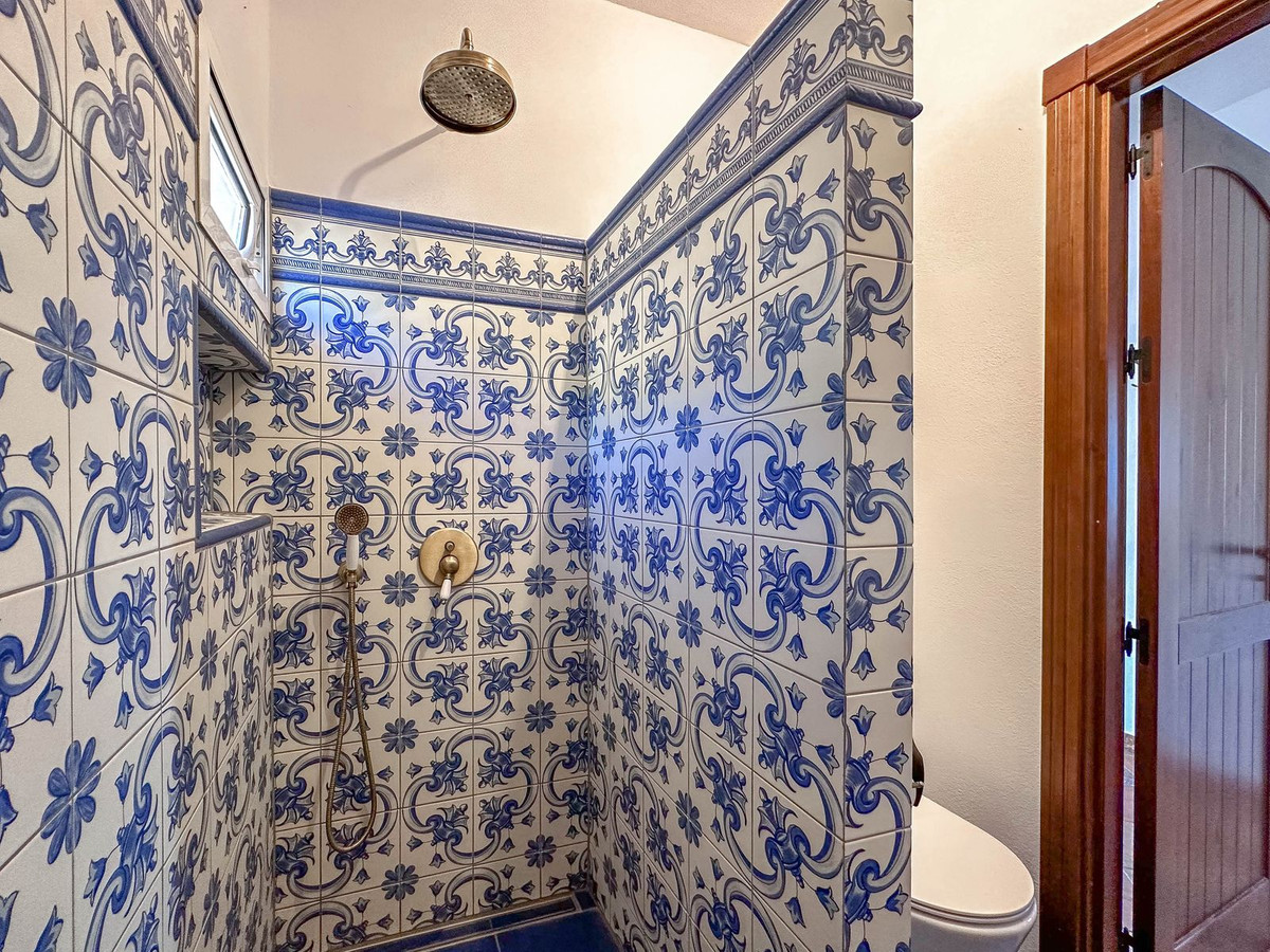 4 Bed Townhouse for sale in Alozaina Costa Del Sol, Málaga, Spain