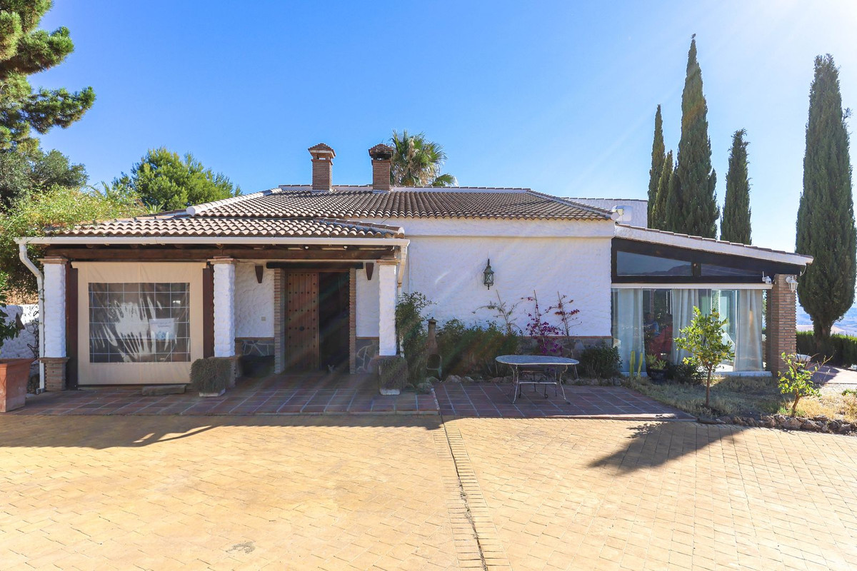 4 Bed Townhouse for sale in Alozaina Costa Del Sol, Málaga, Spain