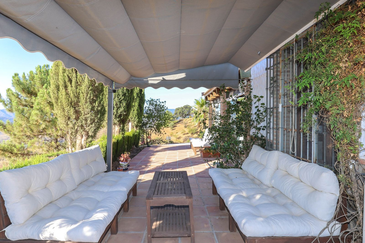 4 Bed Townhouse for sale in Alozaina Costa Del Sol, Málaga, Spain