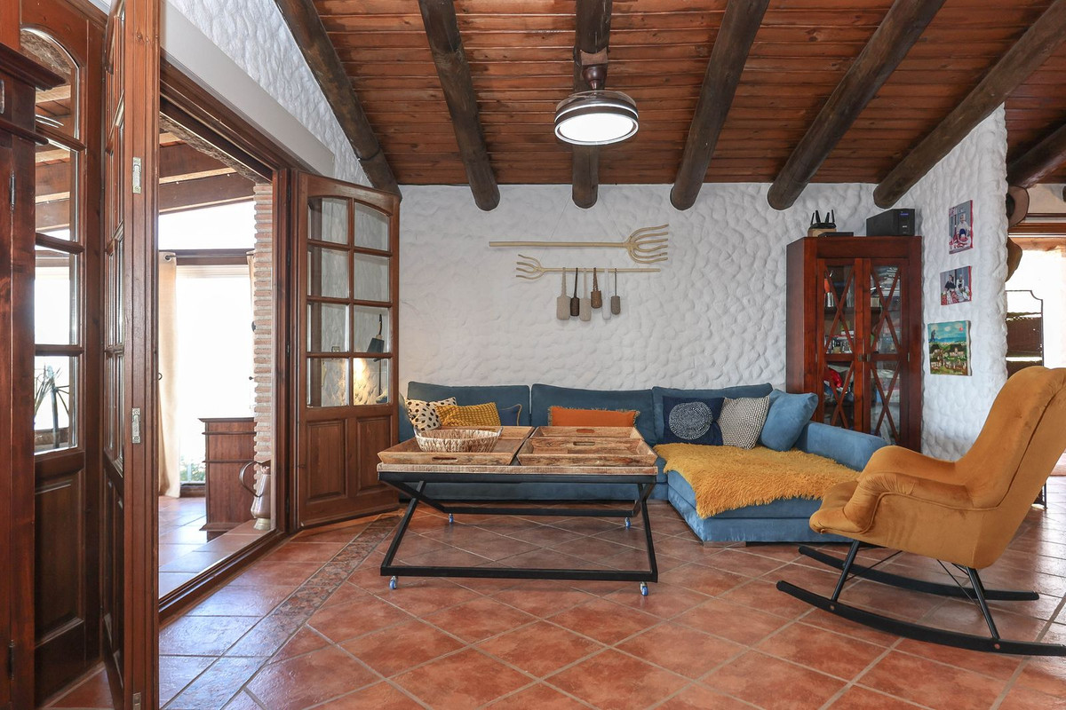 4 Bed Townhouse for sale in Alozaina Costa Del Sol, Málaga, Spain