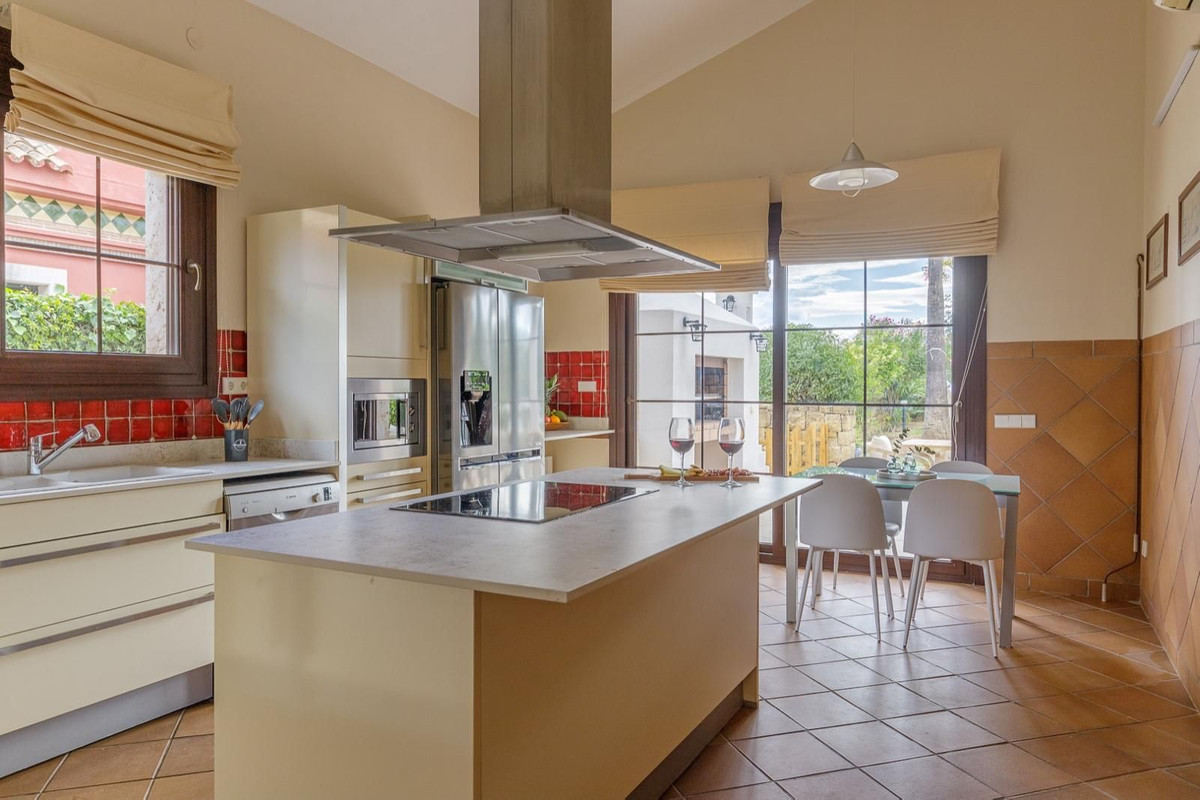 Se vende Villa - Chalet de 5 dormitorios en Costa Del Sol, Málaga, España