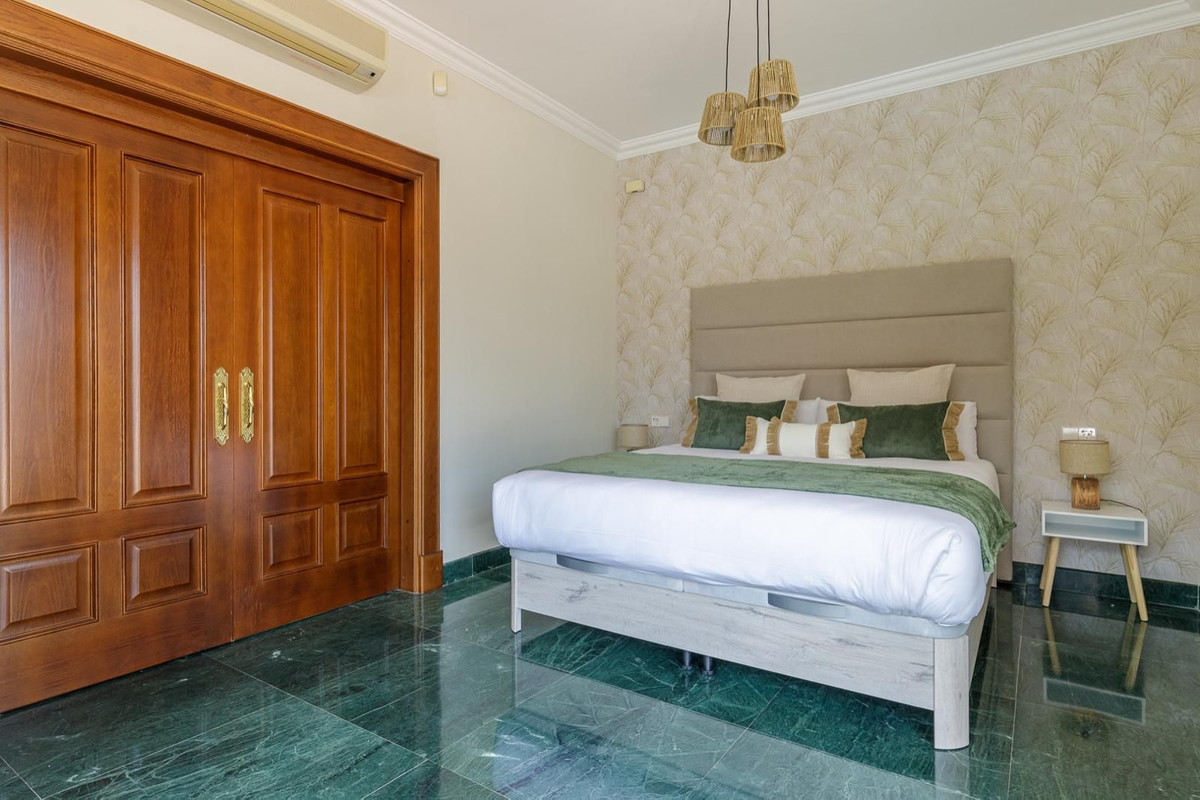 Se vende Villa - Chalet de 5 dormitorios en Costa Del Sol, Málaga, España