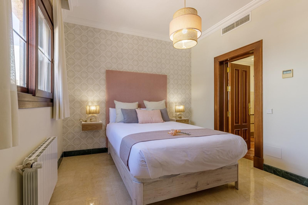 Se vende Villa - Chalet de 5 dormitorios en Costa Del Sol, Málaga, España