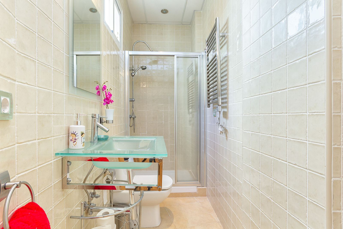 Se vende Apartamento Planta Media de 2 dormitorios en Costa Del Sol, Málaga, España