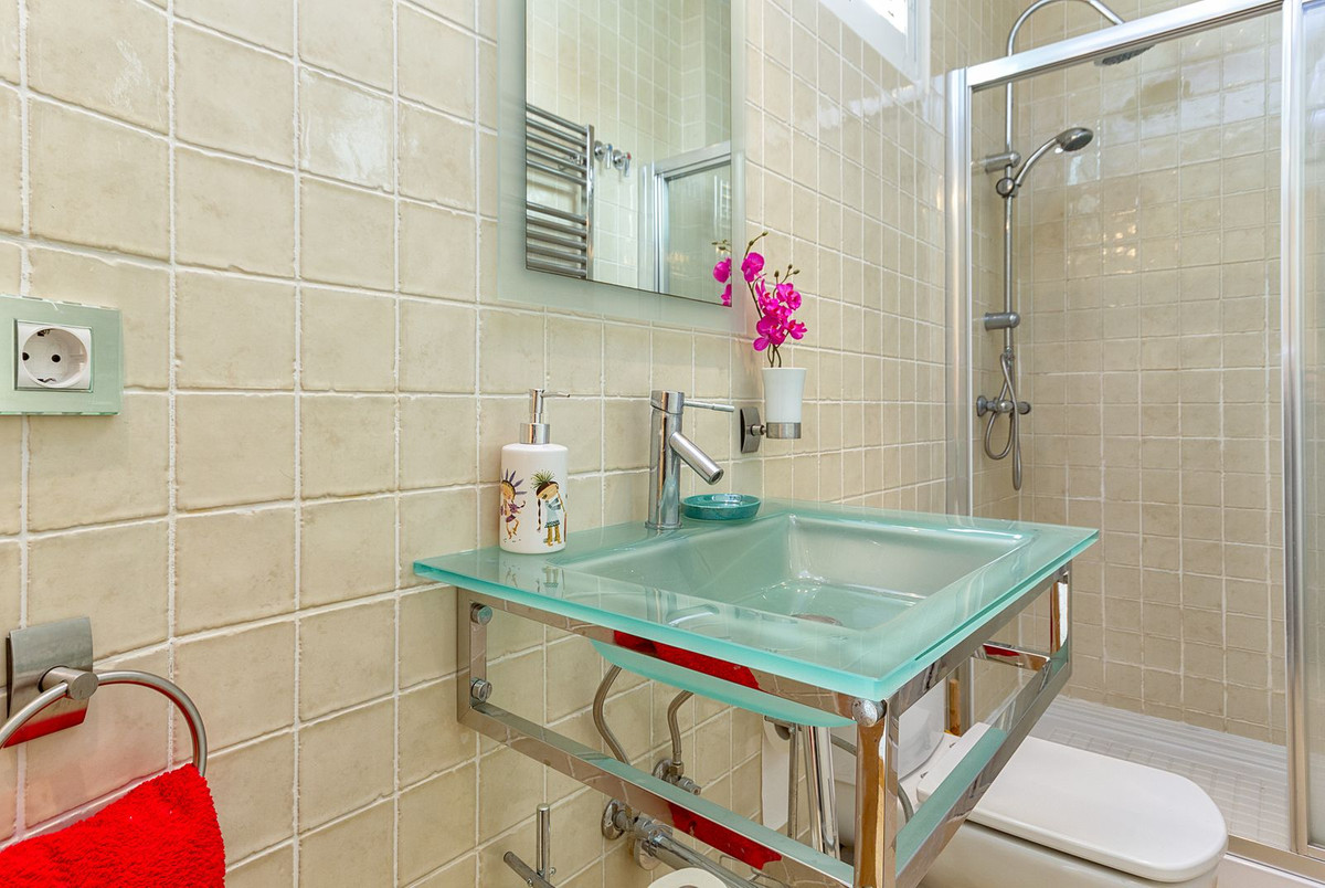 Se vende Apartamento Planta Media de 2 dormitorios en Costa Del Sol, Málaga, España