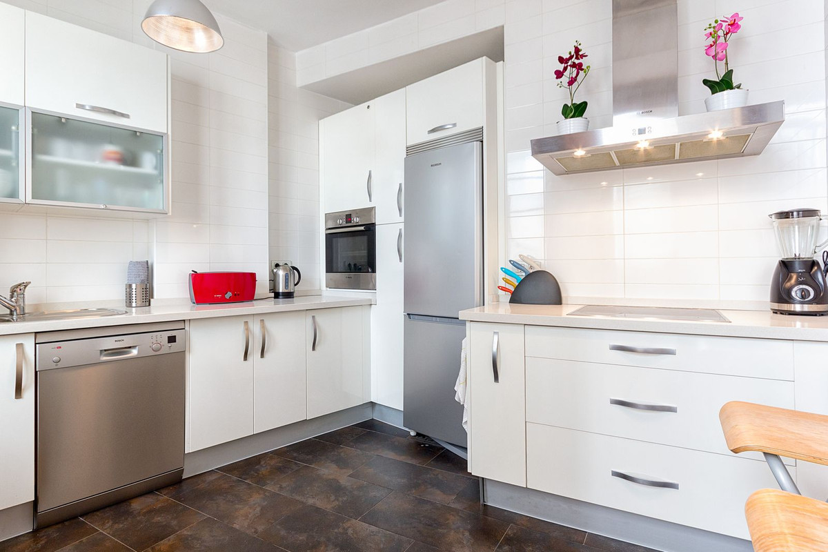 Se vende Apartamento Planta Media de 2 dormitorios en Costa Del Sol, Málaga, España
