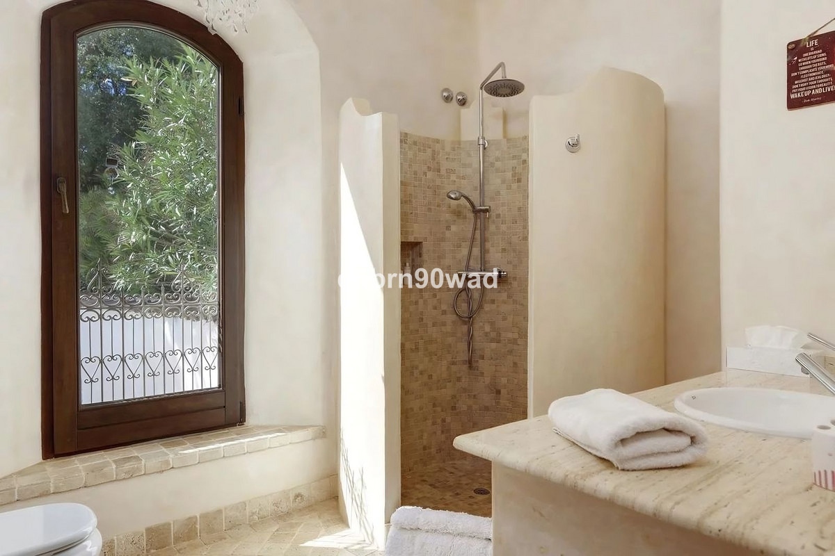 Se vende Villa - Chalet de 4 dormitorios en Costa Del Sol, Málaga, España