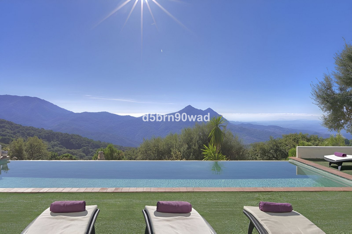 Se vende Villa - Chalet de 4 dormitorios en Costa Del Sol, Málaga, España