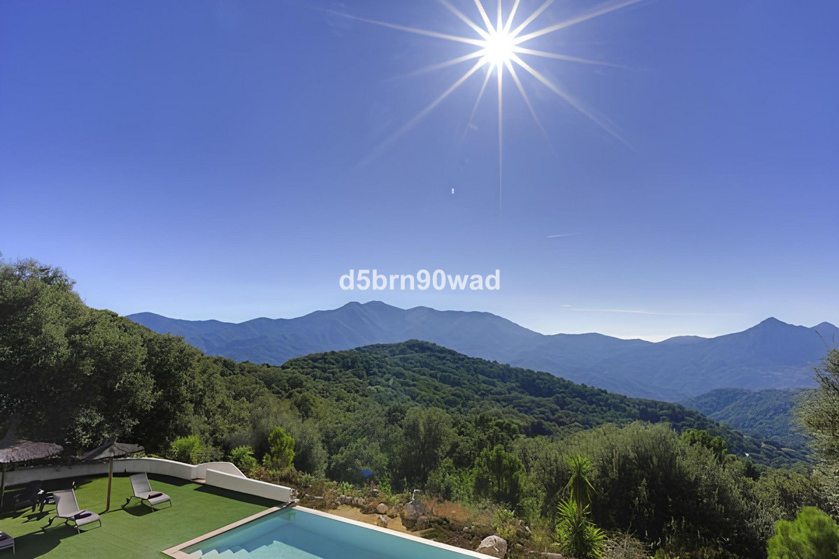 Se vende Villa - Chalet de 4 dormitorios en Costa Del Sol, Málaga, España