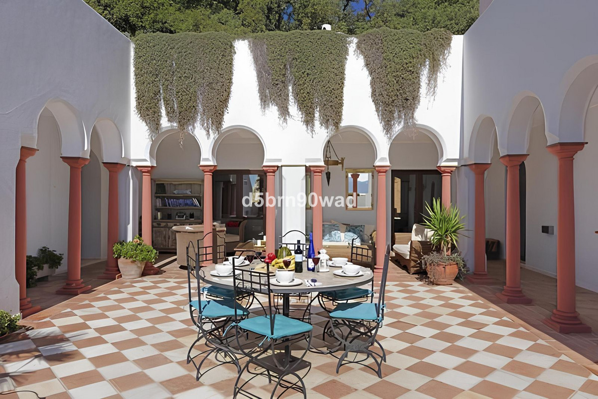 Se vende Villa - Chalet de 4 dormitorios en Costa Del Sol, Málaga, España