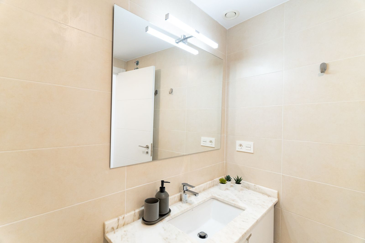 Se vende Edificio residencial de 17 dormitorios en Costa Del Sol, Málaga, España
