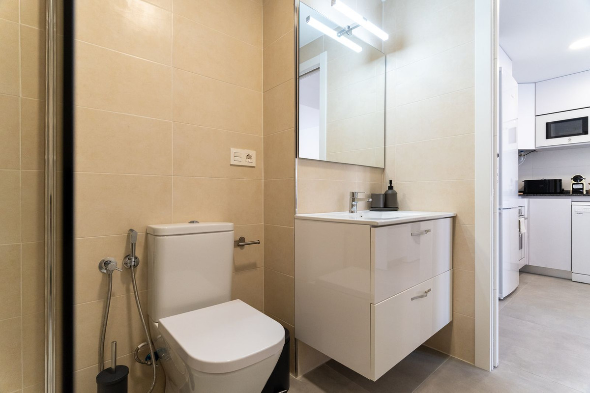 Se vende Edificio residencial de 17 dormitorios en Costa Del Sol, Málaga, España