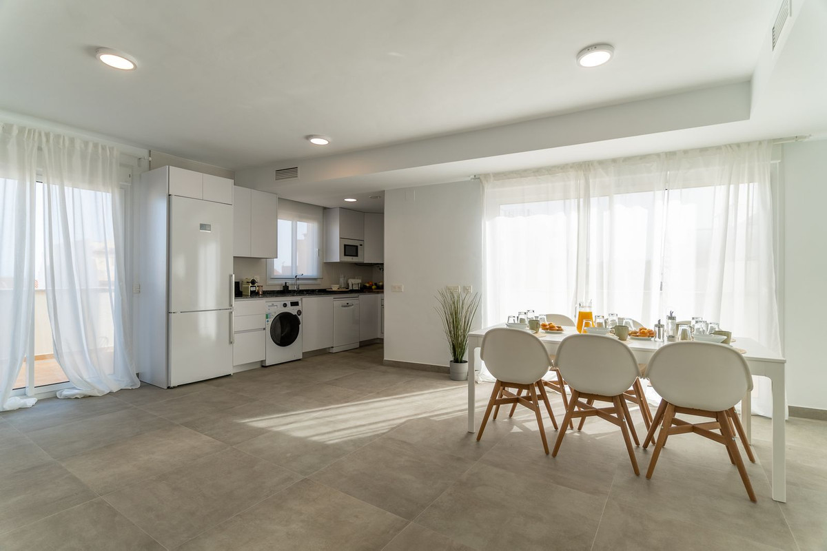 Se vende Edificio residencial de 17 dormitorios en Costa Del Sol, Málaga, España
