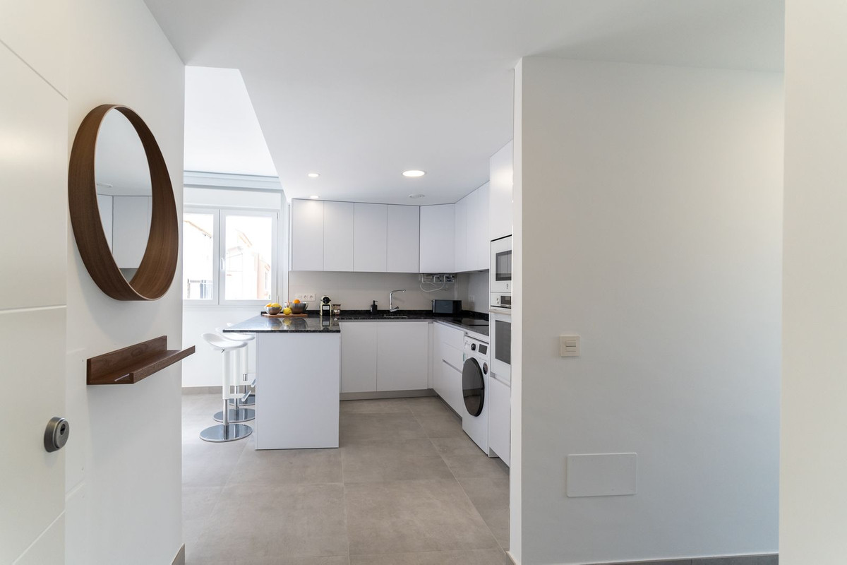 Se vende Edificio residencial de 17 dormitorios en Costa Del Sol, Málaga, España