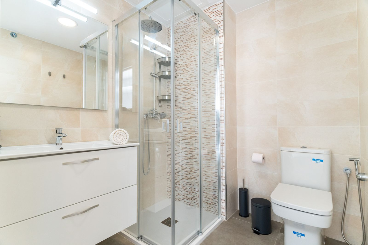Se vende Edificio residencial de 17 dormitorios en Costa Del Sol, Málaga, España