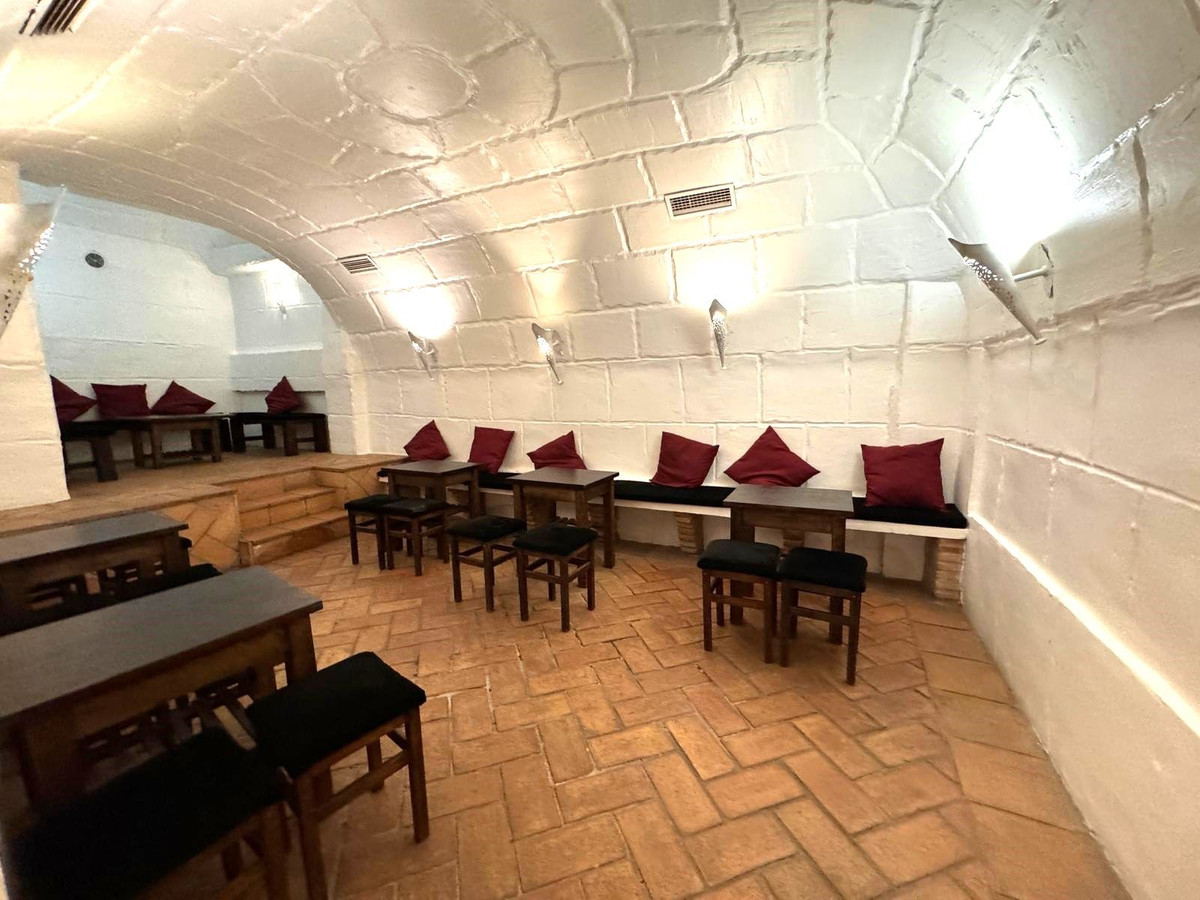 Se vende Negocio de 6 dormitorios en Costa Del Sol, Málaga, España