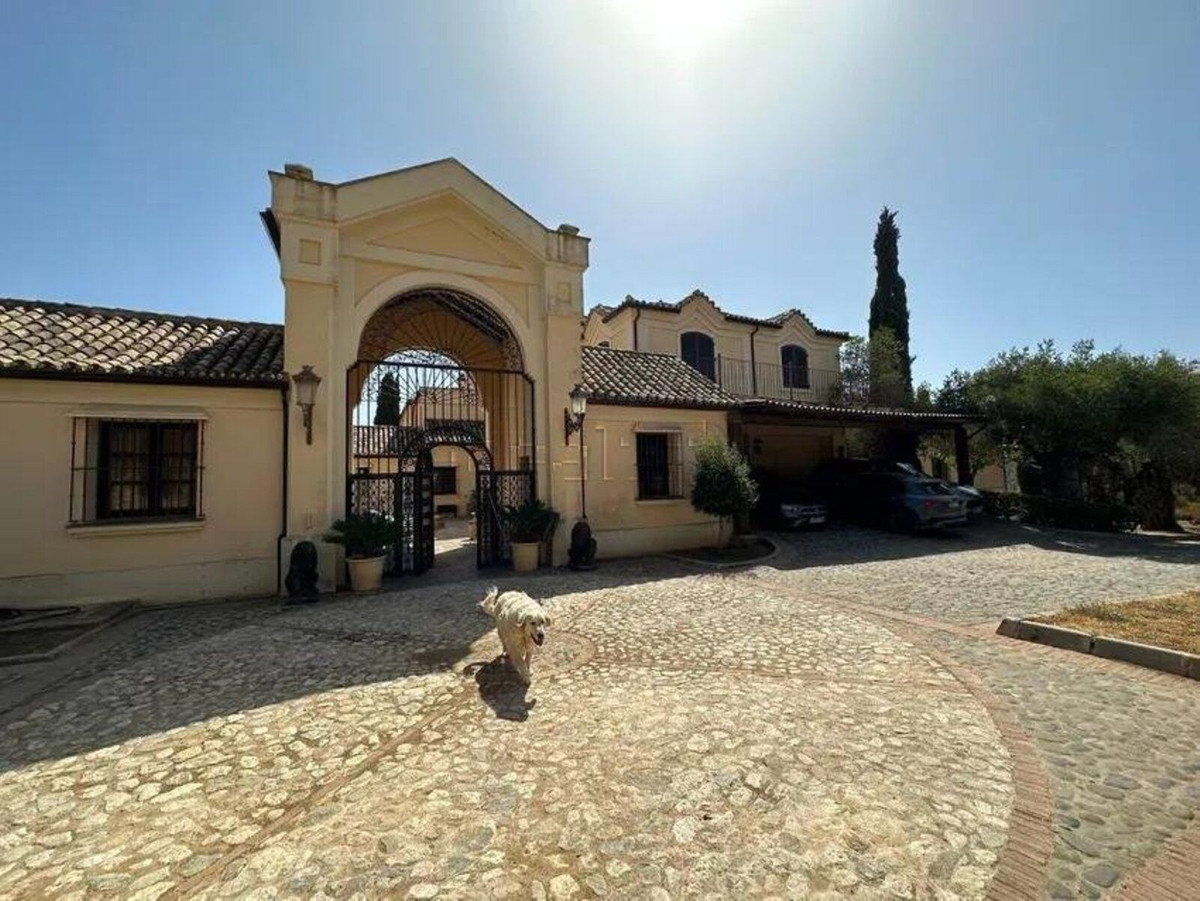Se vende Villa - Chalet de 9 dormitorios en Costa Del Sol, Málaga, España