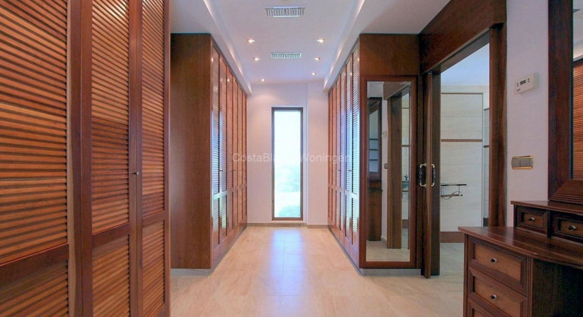 6 Bed Townhouse for sale in Penaguila Costa Blanca, Alicante, Spain