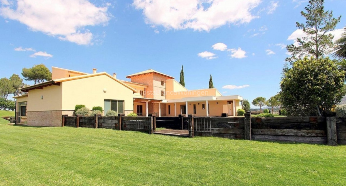 6 Bed Townhouse for sale in Penaguila Costa Blanca, Alicante, Spain