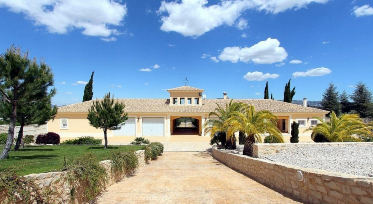 6 Bed Townhouse for sale in Penaguila Costa Blanca, Alicante, Spain