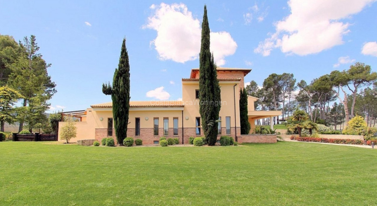 6 Bed Townhouse for sale in Penaguila Costa Blanca, Alicante, Spain