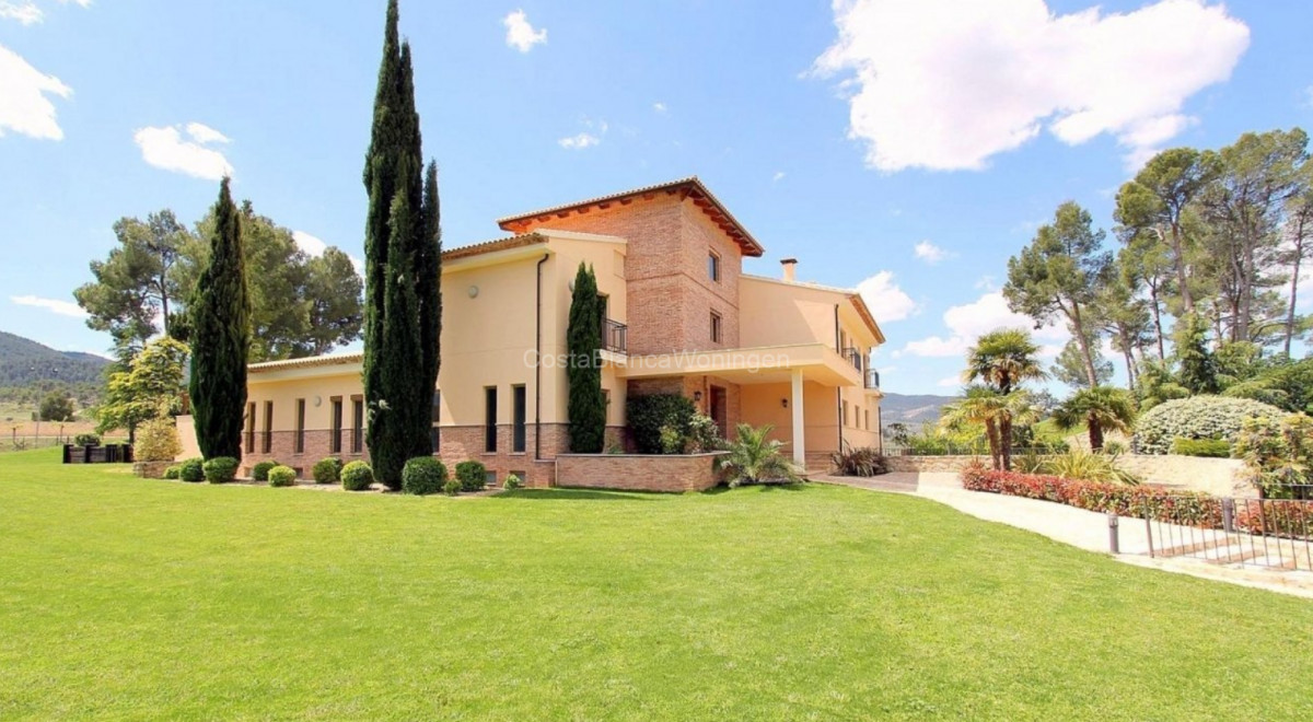 6 Bed Townhouse for sale in Penaguila Costa Blanca, Alicante, Spain