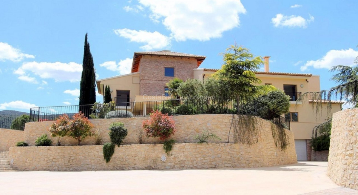 6 Bed Townhouse for sale in Penaguila Costa Blanca, Alicante, Spain