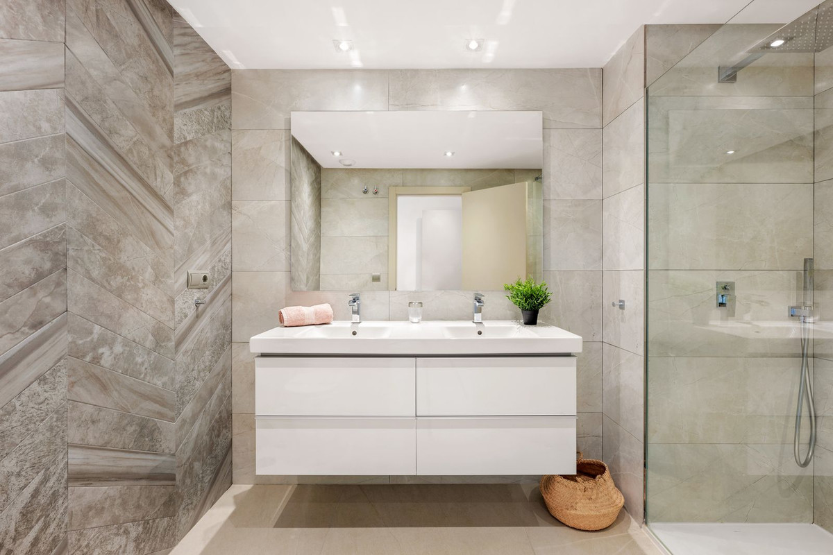 Se vende Apartamento Planta Media de 2 dormitorios en Costa Del Sol, Málaga, España