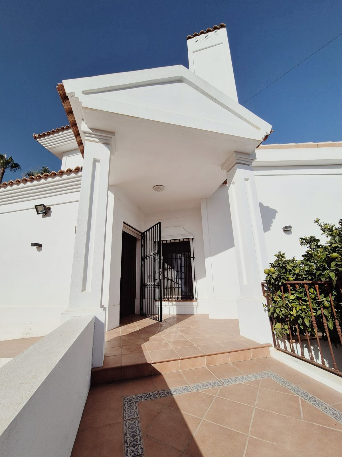 5 Bed Townhouse for sale in San Pedro De Alcántara Costa Del Sol, Málaga, Spain