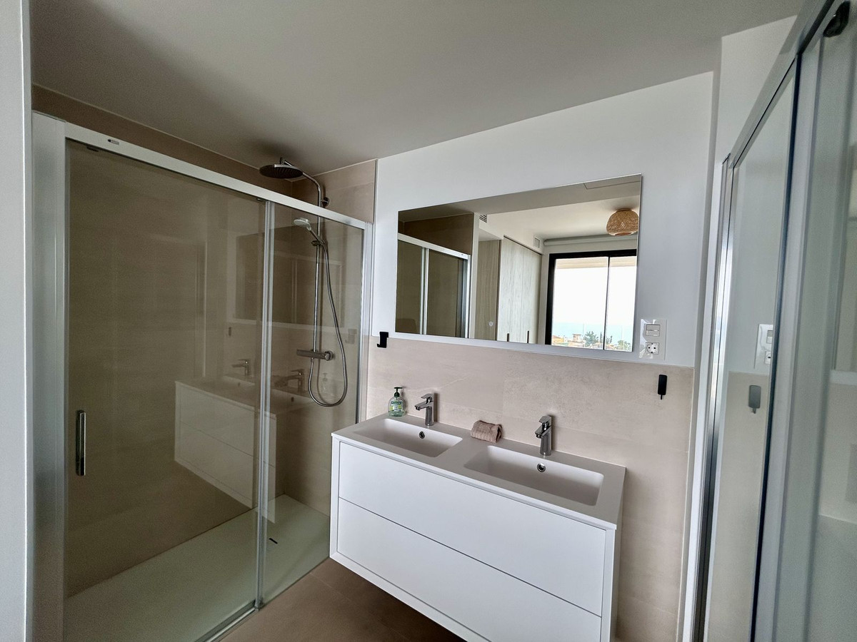 2 Bed Apartment for sale in Fuengirola Costa Del Sol, Málaga, Spain