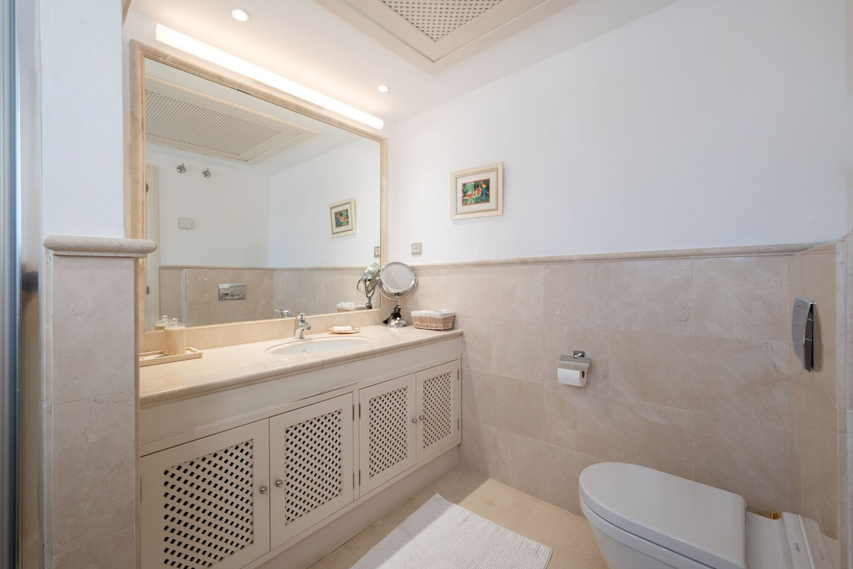 4 Bed Townhouse for sale in Benahavís Costa Del Sol, Málaga, Spain