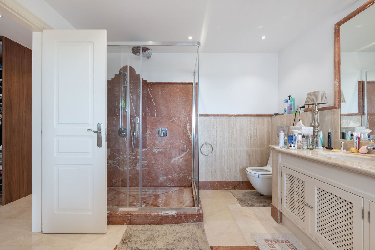 4 Bed Townhouse for sale in Benahavís Costa Del Sol, Málaga, Spain