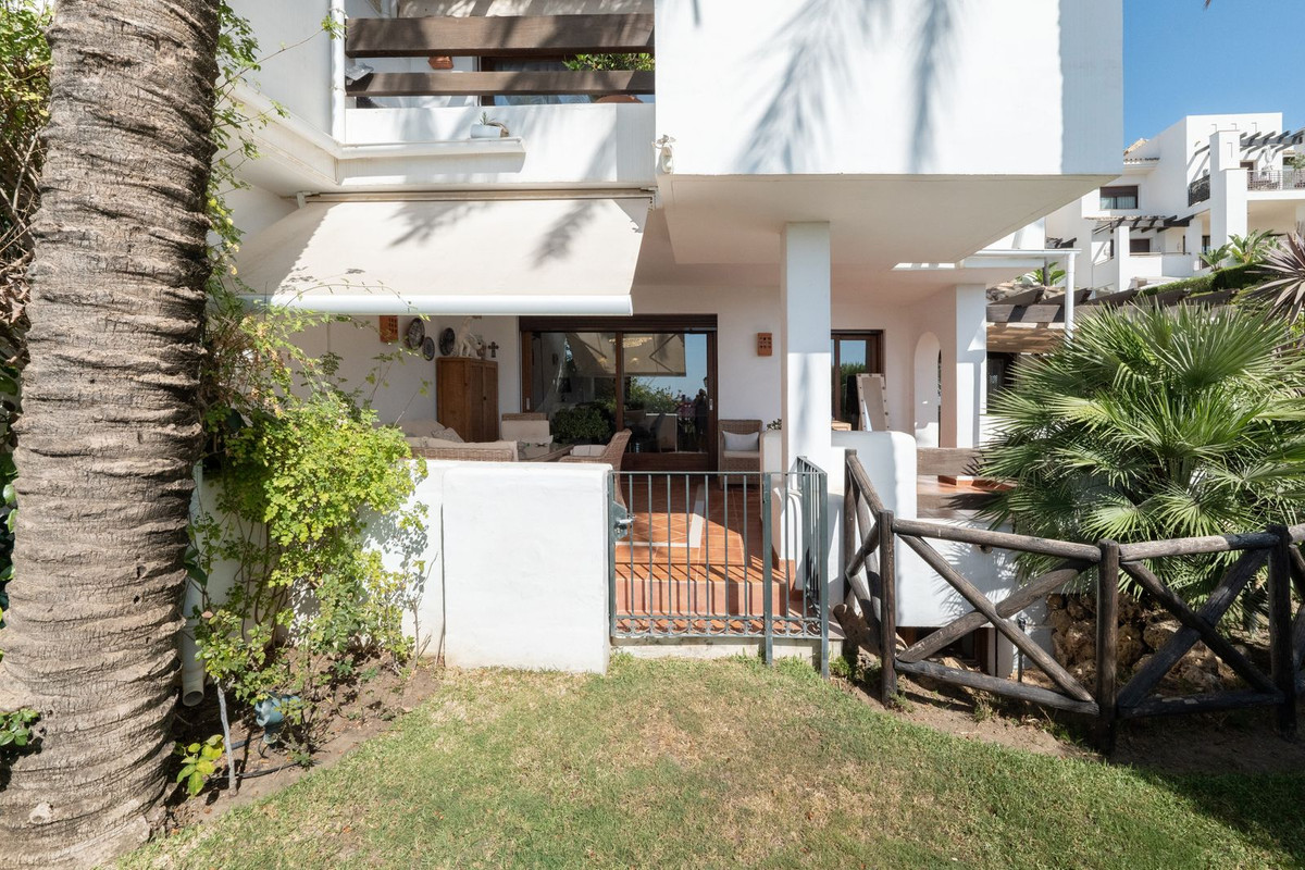 4 Bed Townhouse for sale in Benahavís Costa Del Sol, Málaga, Spain