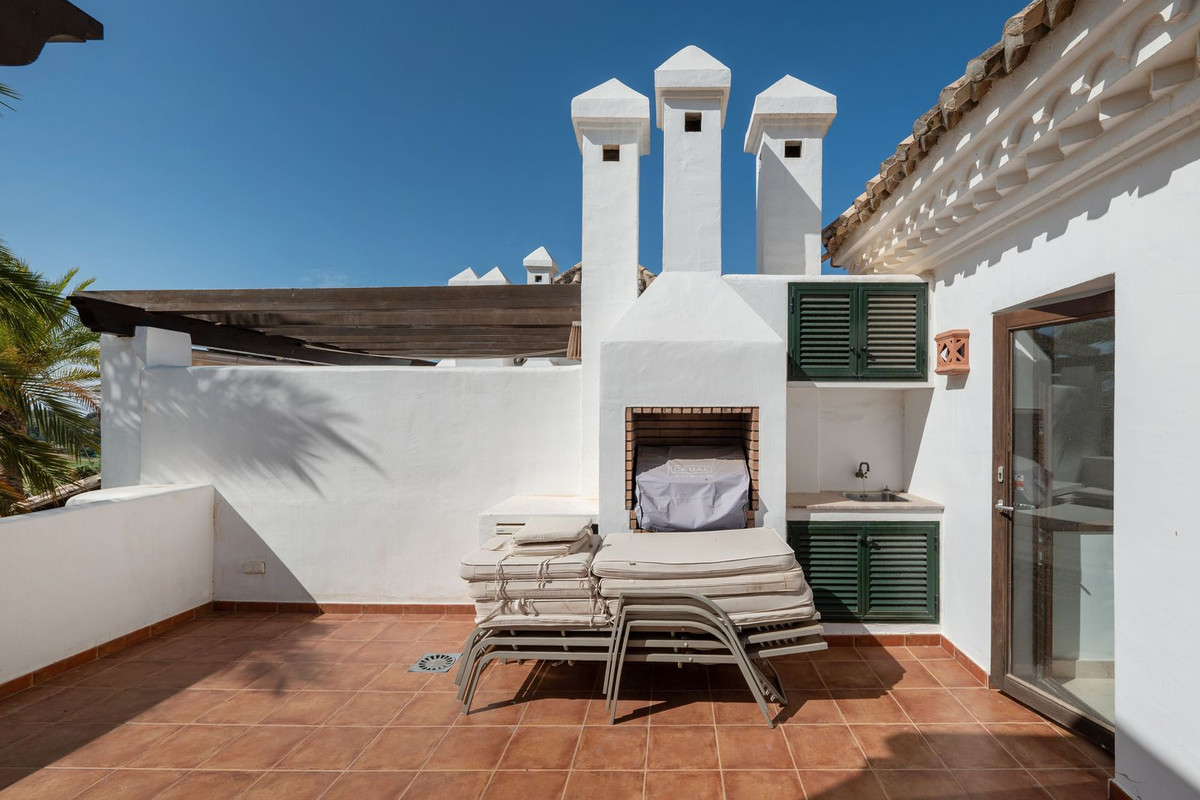 4 Bed Townhouse for sale in Benahavís Costa Del Sol, Málaga, Spain