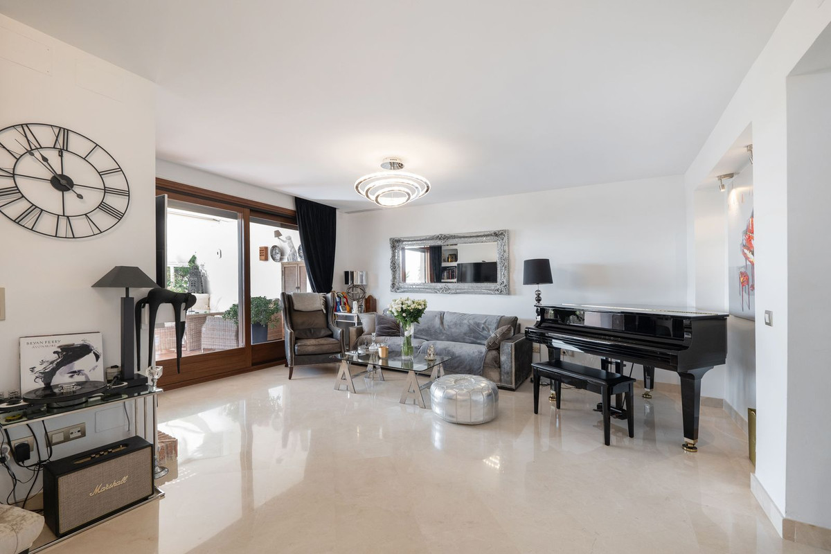 4 Bed Townhouse for sale in Benahavís Costa Del Sol, Málaga, Spain