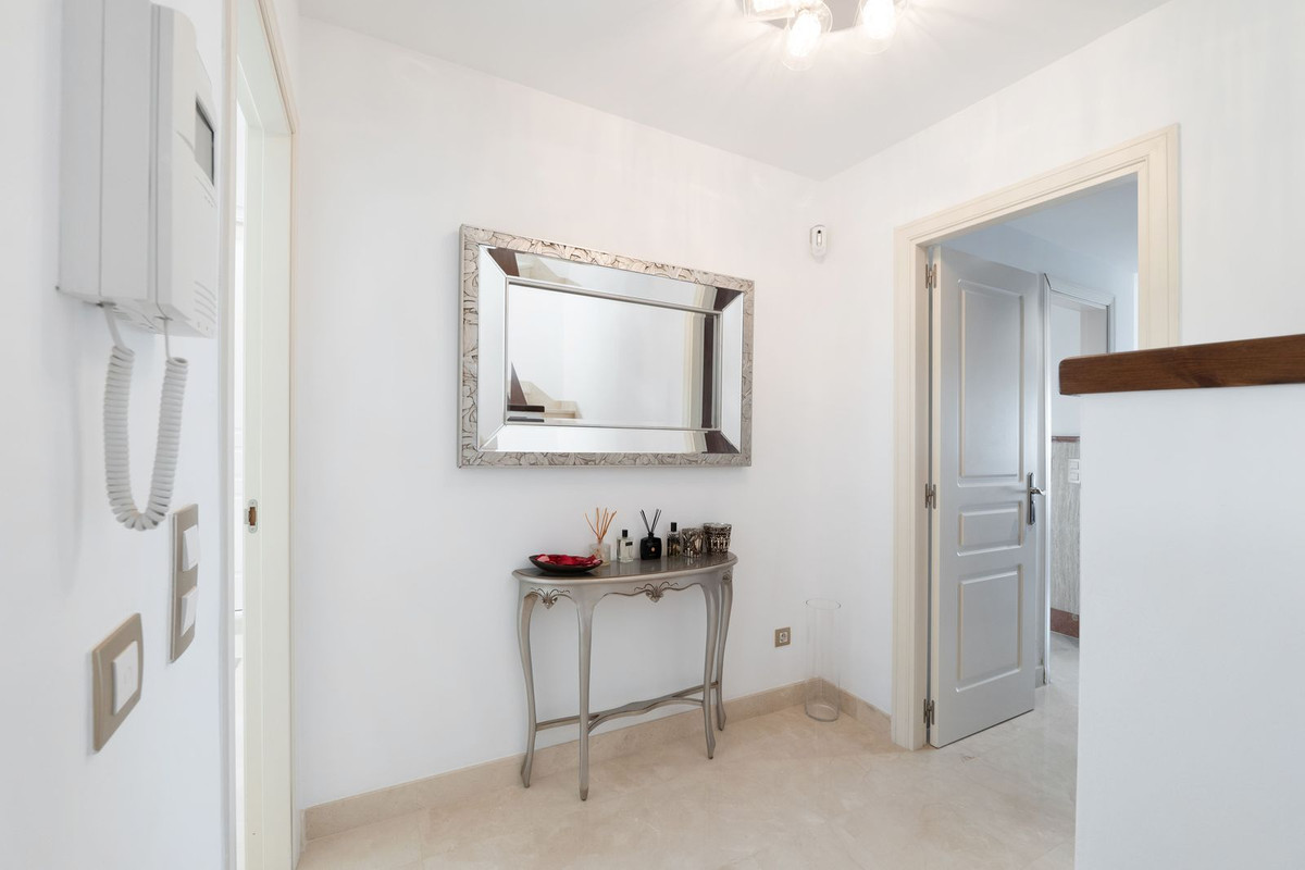 4 Bed Townhouse for sale in Benahavís Costa Del Sol, Málaga, Spain