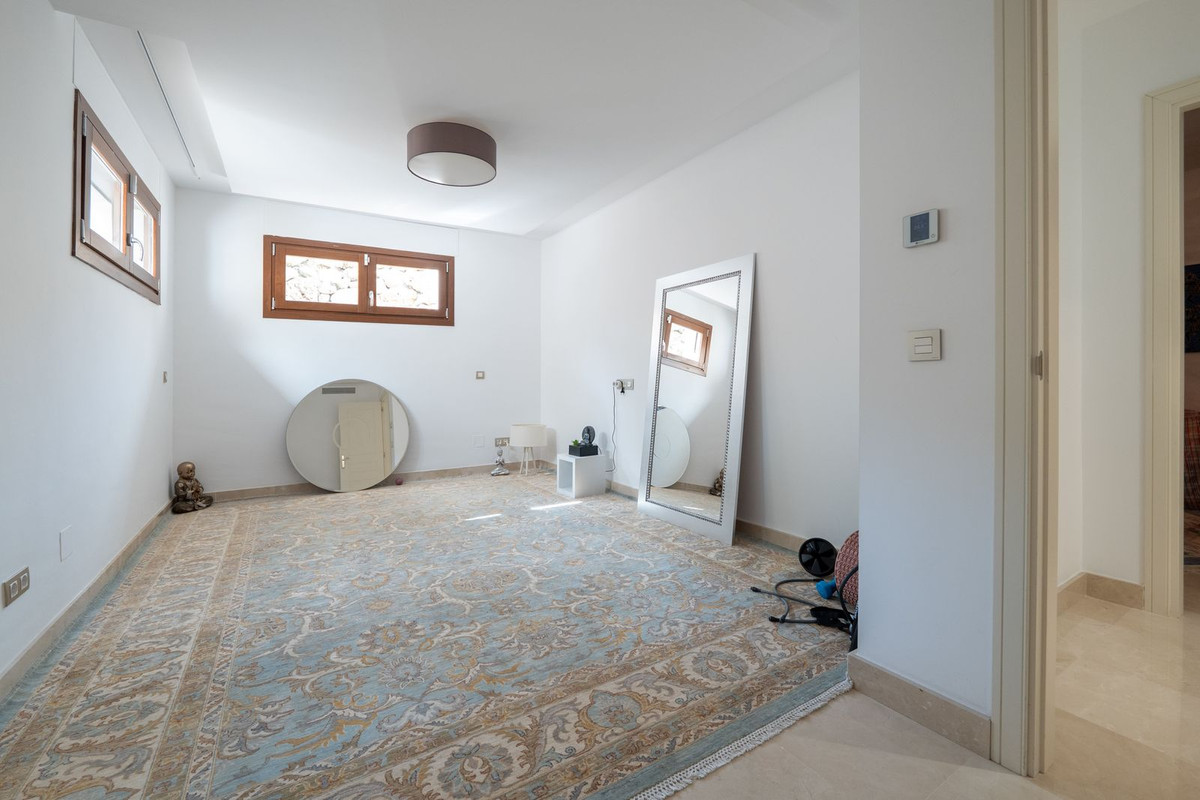 4 Bed Townhouse for sale in Benahavís Costa Del Sol, Málaga, Spain